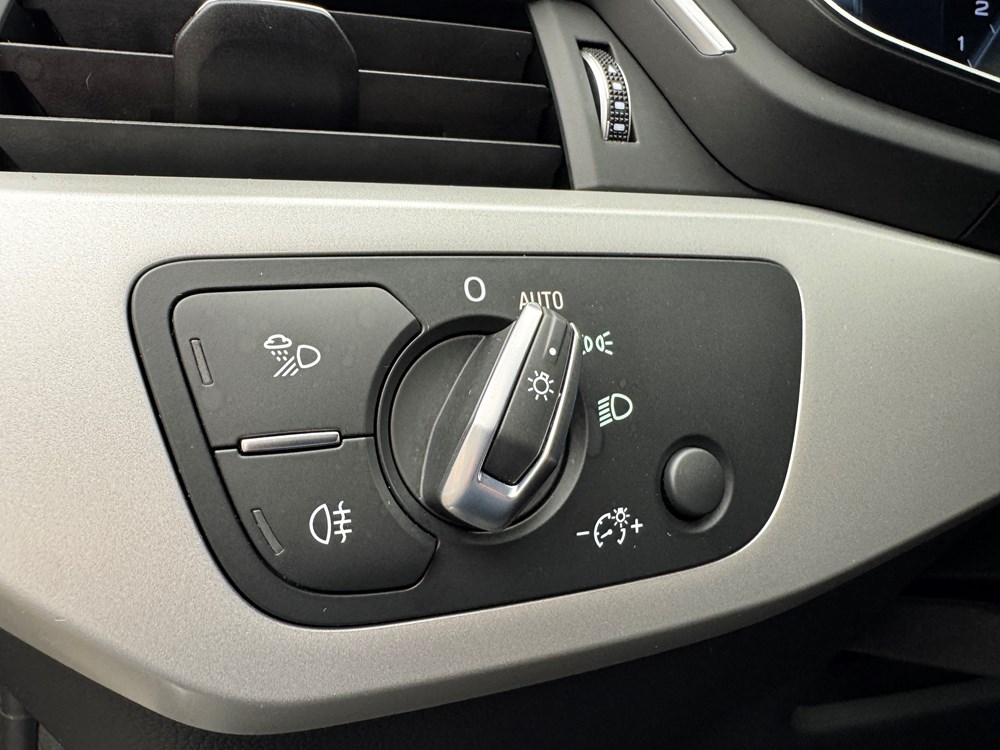 Audi A4 с пробегом в Audi Беларусь. Фотография 14